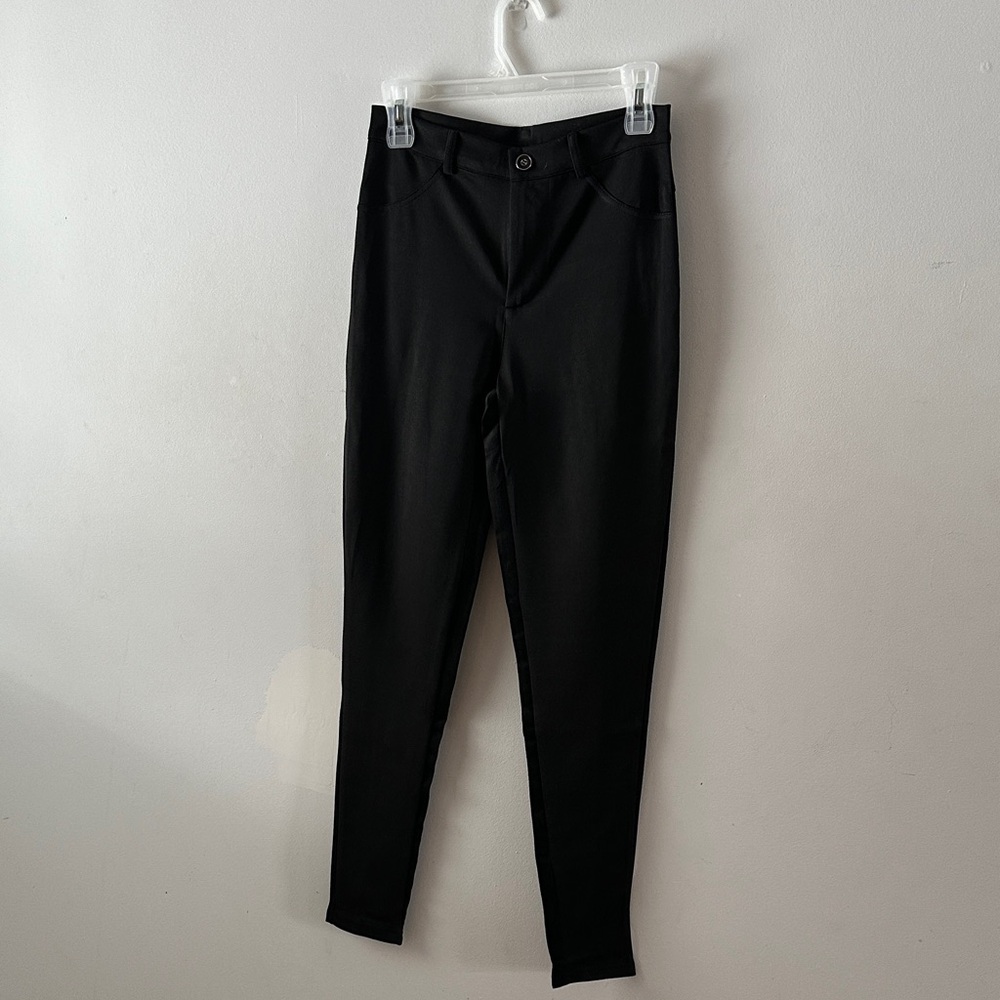 Women’s black high waisted pants